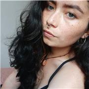 Enseño inglés haciendo uso del juego y el entretenimiento para estimular los cinco sentidos